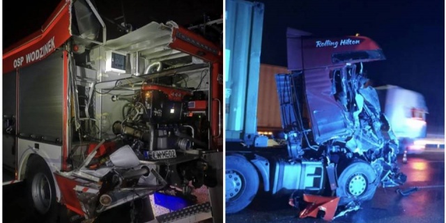 A1: Tir wjechał w wóz OSP. Druhowie wracali z akcji, sami zostali poszkodowani [Foto]