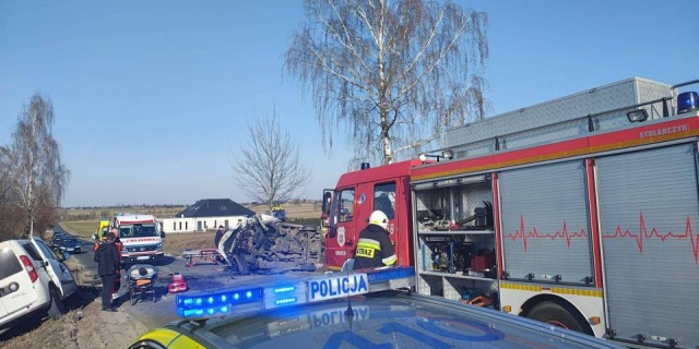 Wypadek dwóch osobówek w gminie Moszczenica. Na miejscu strażacy, ratownicy i śmigłowiec LPR. Sześć osób w szpitalu [Foto]