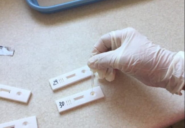 Członkowie personelu Centrum Medycznego "Boruta" mają wykonywane testu na obecność koronawirusa