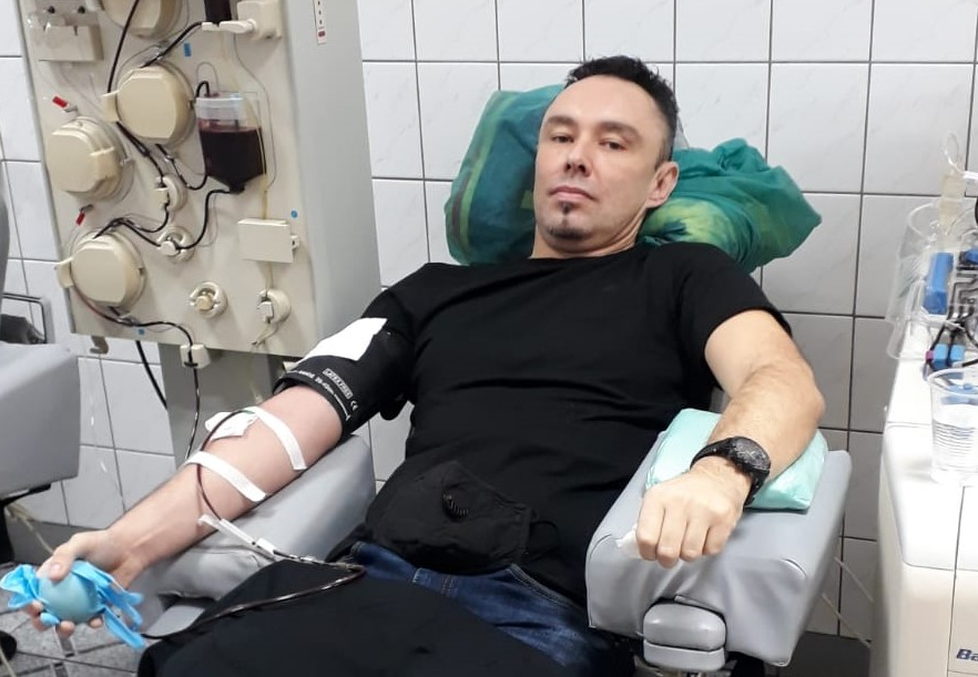Policjant KPP w Rawie Mazowieckiej był zakażony koronawirusem. Teraz oddał osocze dla innych chorych