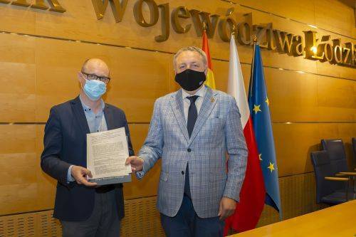 Gmina Stryków: Podpisano umowę na dofinansowanie przebudowy drogi Dobra Nowiny - Moskule