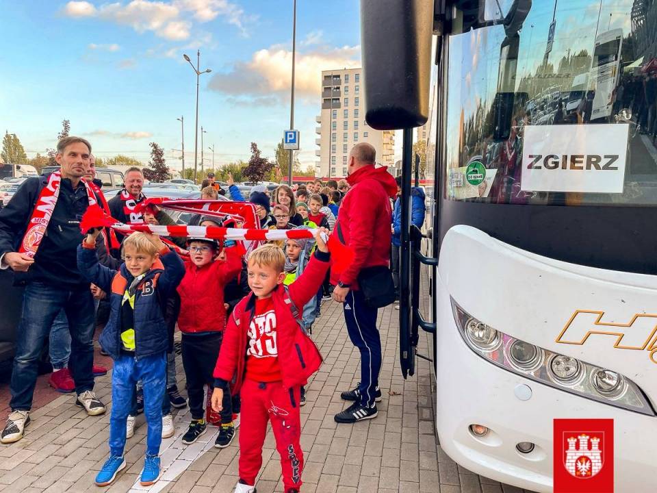 Wyjątkowa akcja "Młodzi z Serca Łodzi". Dzieci ze zgierskich szkół pojawiły się na stadionie Widzewa