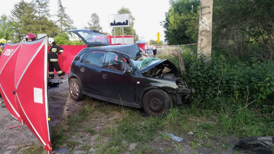 Wypadek na DK91, czołowe zderzenie ciężarówki i osobówki. Nie żyje jedna osoba