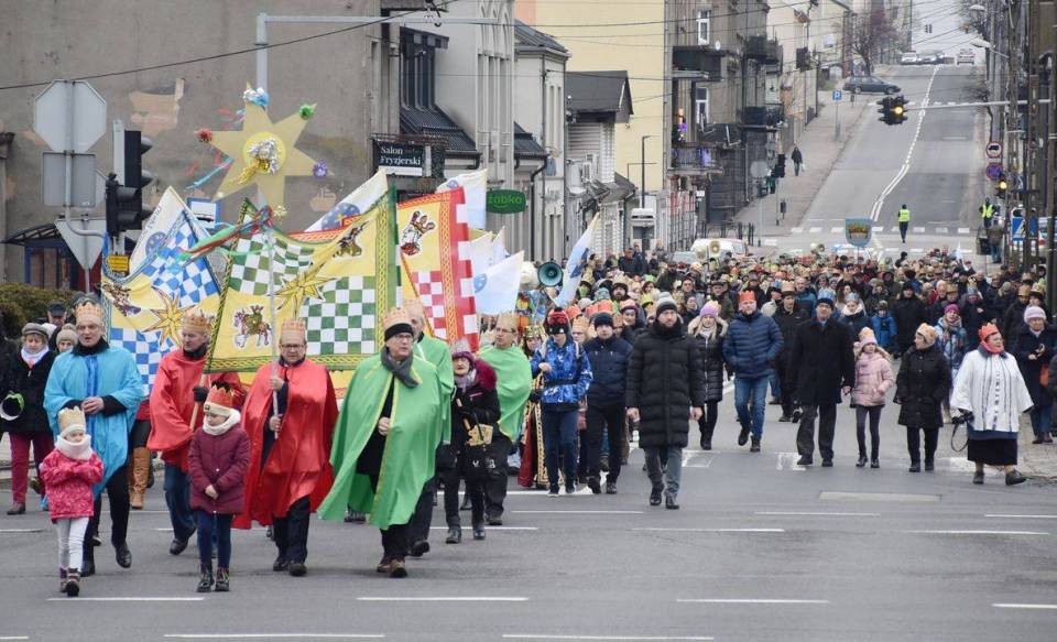Barwny o rozśpiewany orszak przeszedł ulicami Zgierza