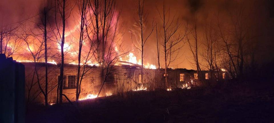Duży pożar w gminie Zgierz. Trwa akcja gaśnicza