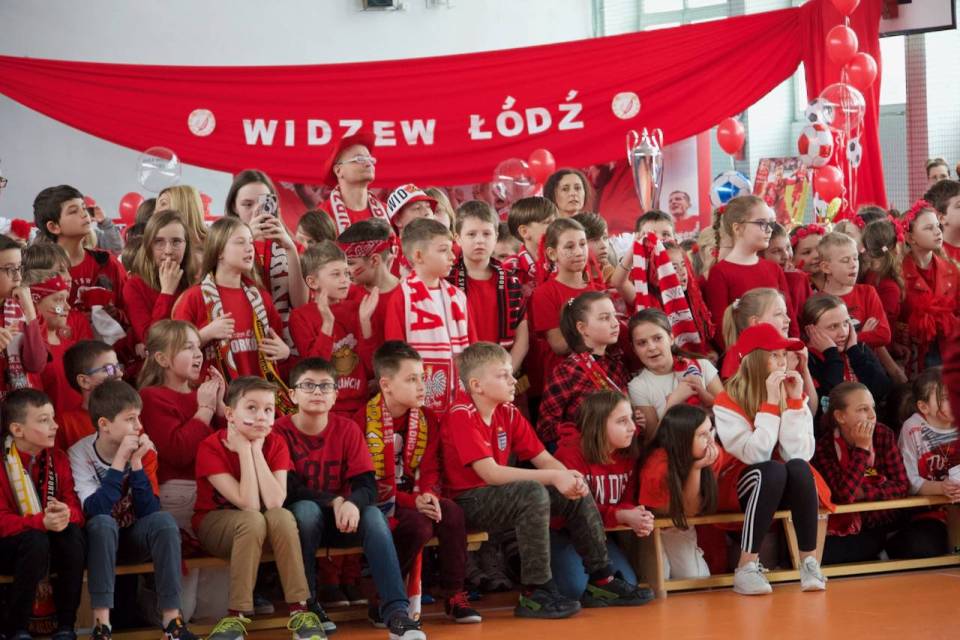 Widzewskie święto w Ozorkowie. Piłkarze odwiedzili uczniów jednej ze szkół podstawowych