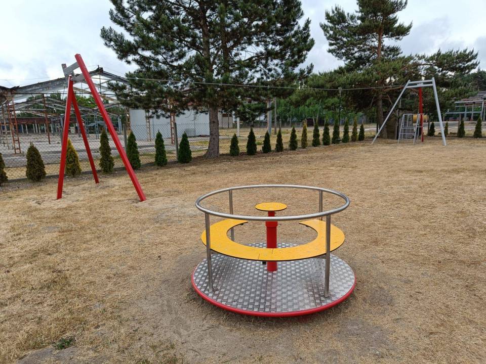 Place zabaw w Woli Zbrożkowej i Ziewanicach doposażone dzięki funduszowi sołeckiemu