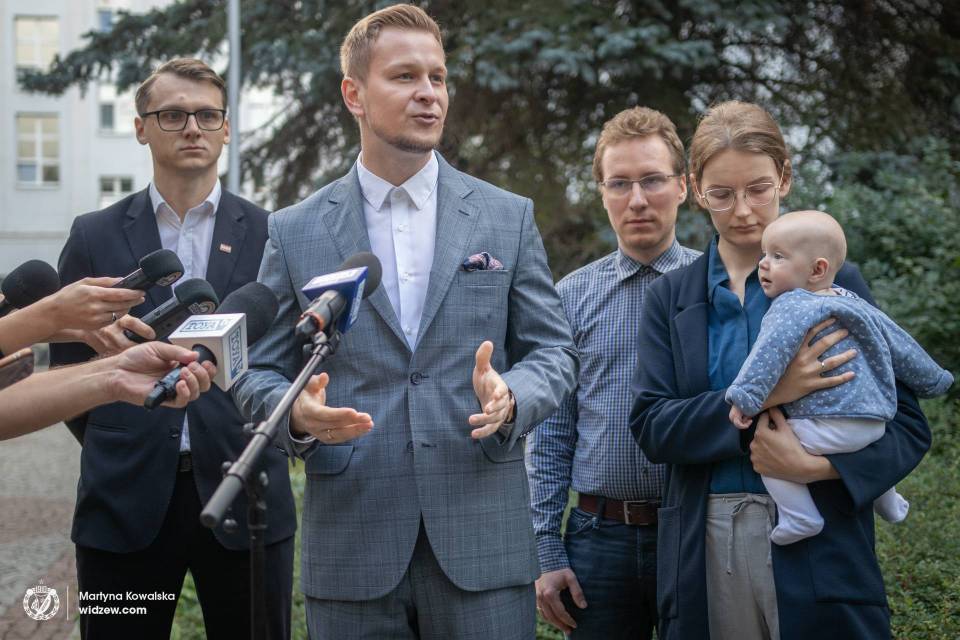 Kilkumiesięczna Ada natychmiast potrzebuje pomocy. W zbiórkę pieniędzy zaangażował się m.in. w tym Widzew Łódź