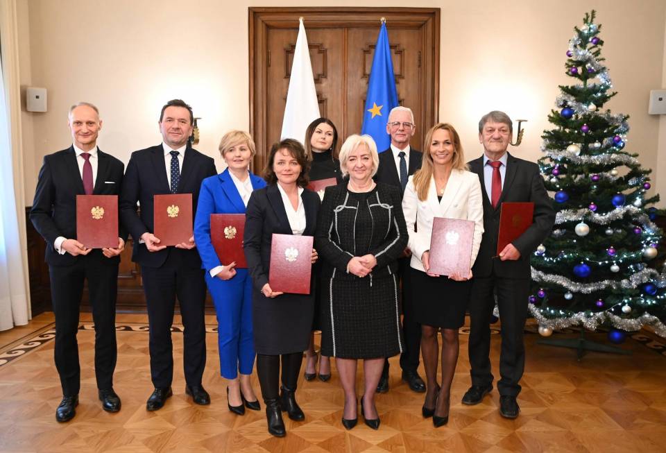 Włodarze z województwa łódzkiego otrzymali Akty Nadania Statusu Miasta