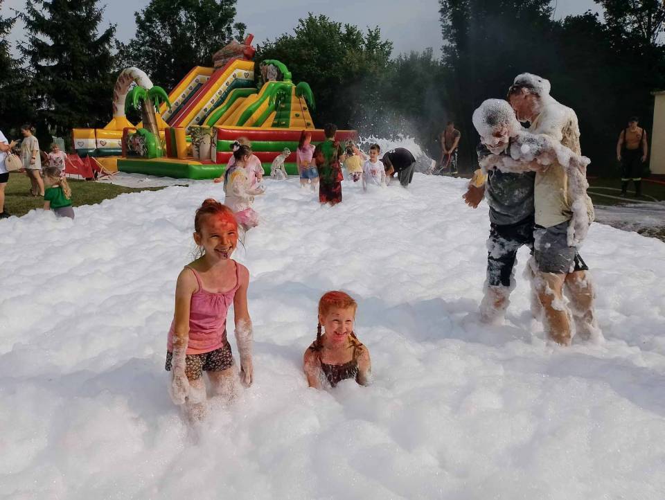 Popołudnie pełne kolorowego szaleństwa w gminie Głowno. Atrakcji nie brakowało